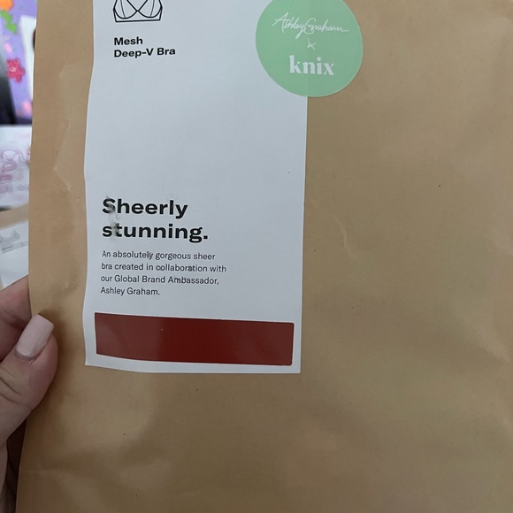 Knix v Ashley Graham Deep V Bra - Picture 4 of 5